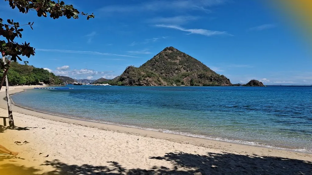 Pantai Waecicu - Labuan Bajo