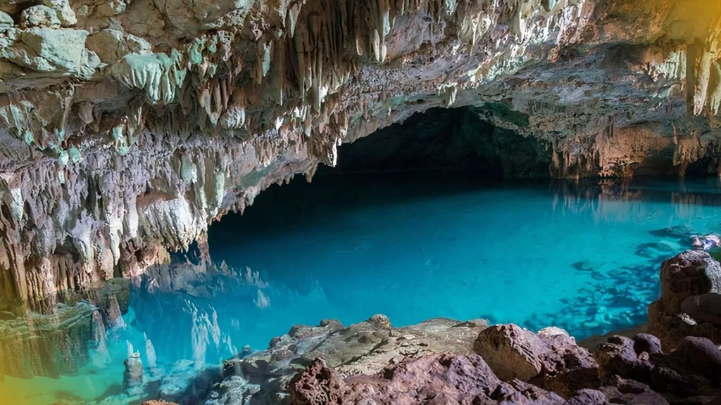 Goa Batu Cermin - Labuan Bajo